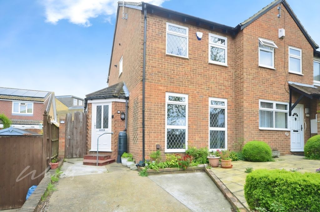 Property photo 1 of 8 Brenchley Front