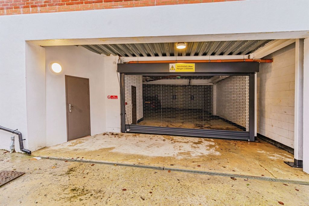 Additional image 12 of 2 bed flat for saleOakhurst, East Grinstead RH19