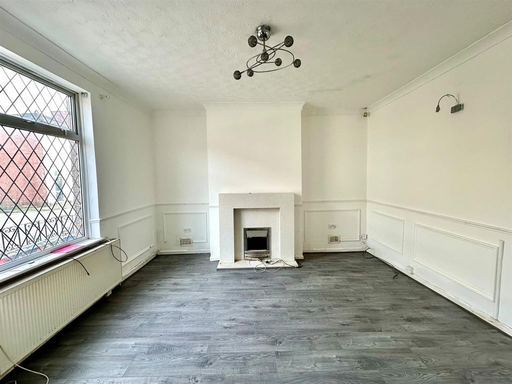 Property photo 3 of 10 Lounge
