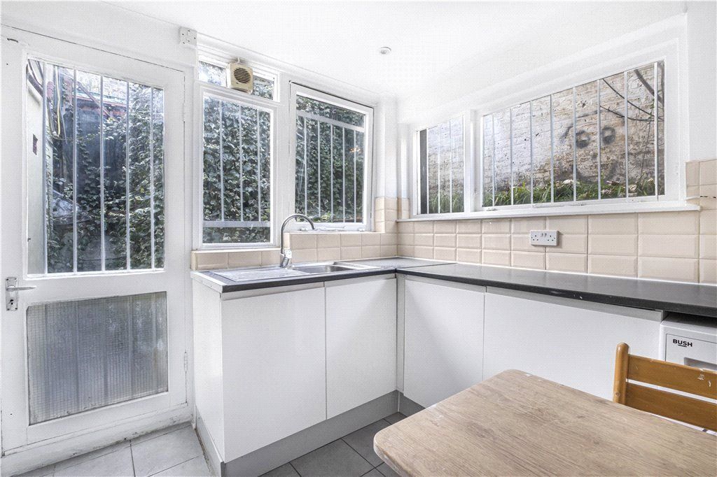 Property photo 2 of 10 Kitchen