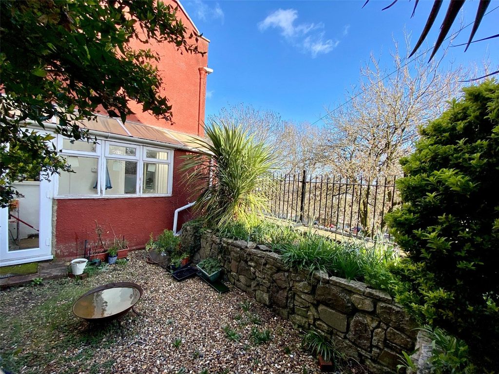 Property photo 2 of 18 Picture No. 30