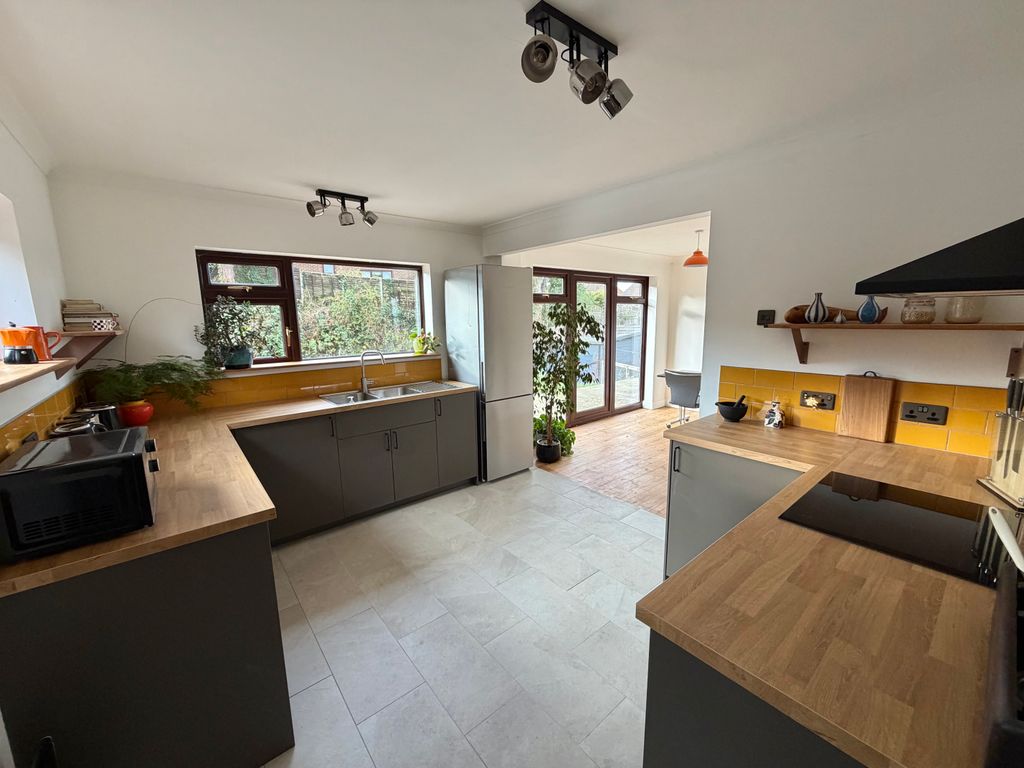 Property photo 3 of 22