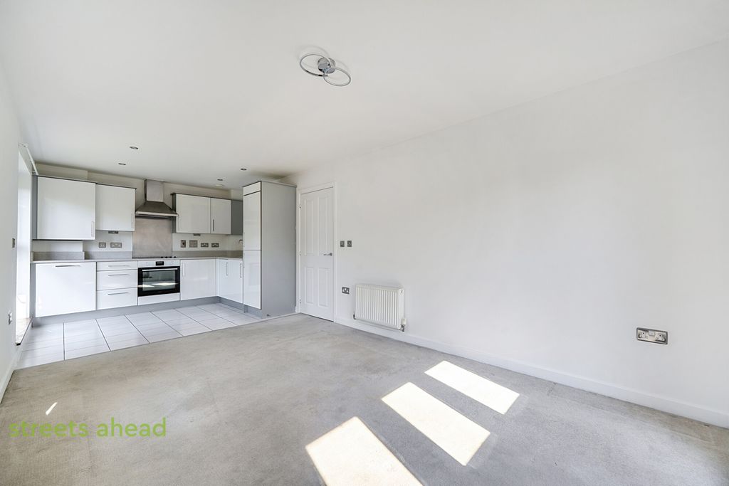 Property photo 1 of 12 7605d4E3-A886-4E1...