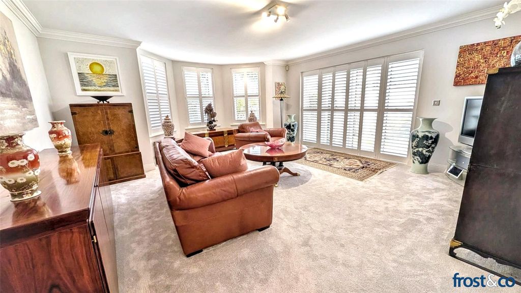 Property photo 2 of 13 Lounge