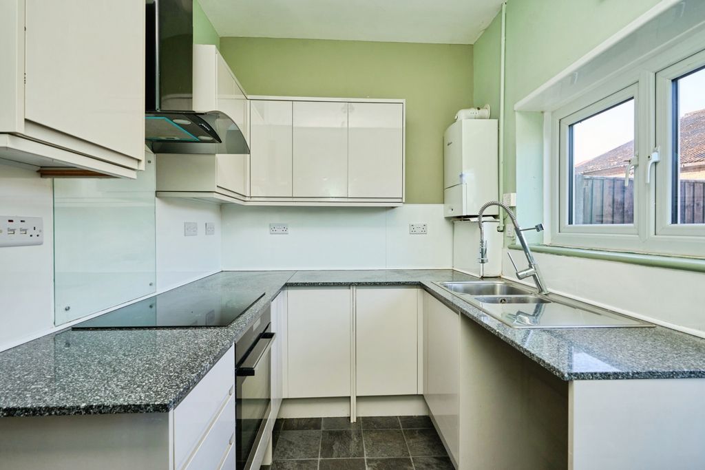Property photo 2 of 16 Kitchen