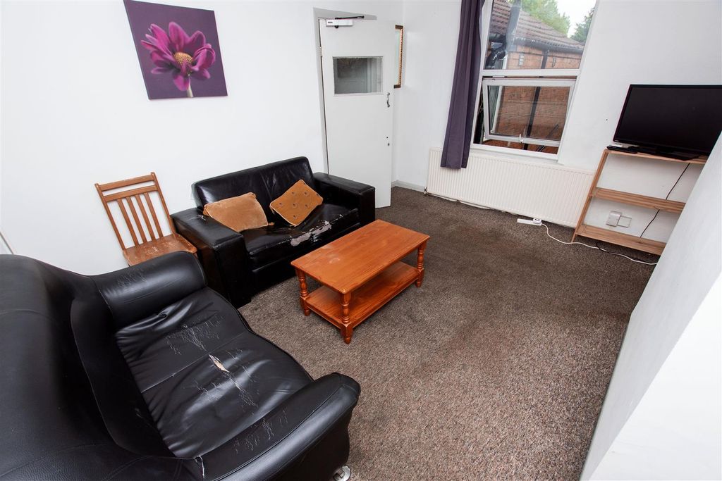 Property photo 1 of 11 Approach