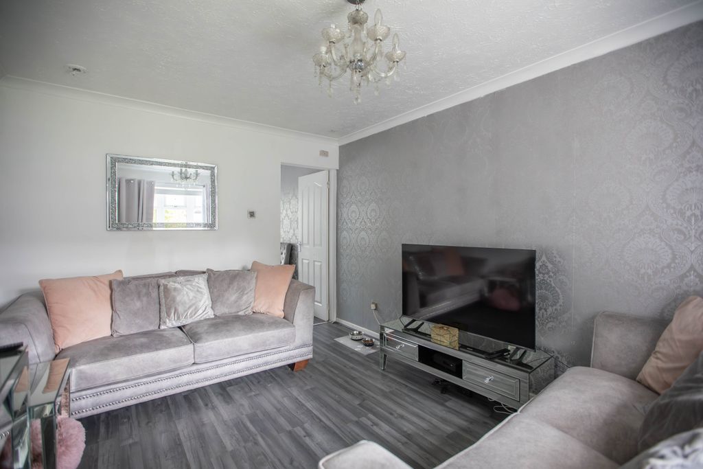 Property photo 2 of 33