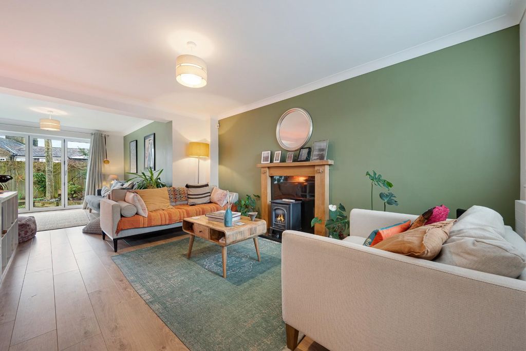 Property photo 3 of 32 9 Tower Court Hdr-22.Jpg