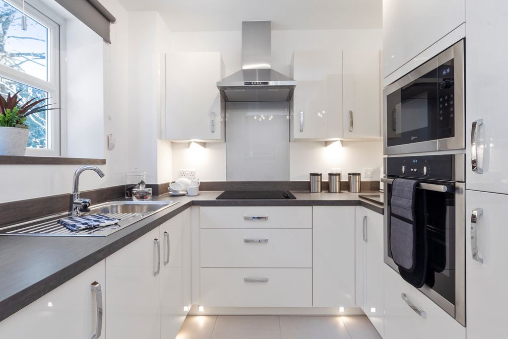 Property photo 2 of 10 Show Home Kitchen