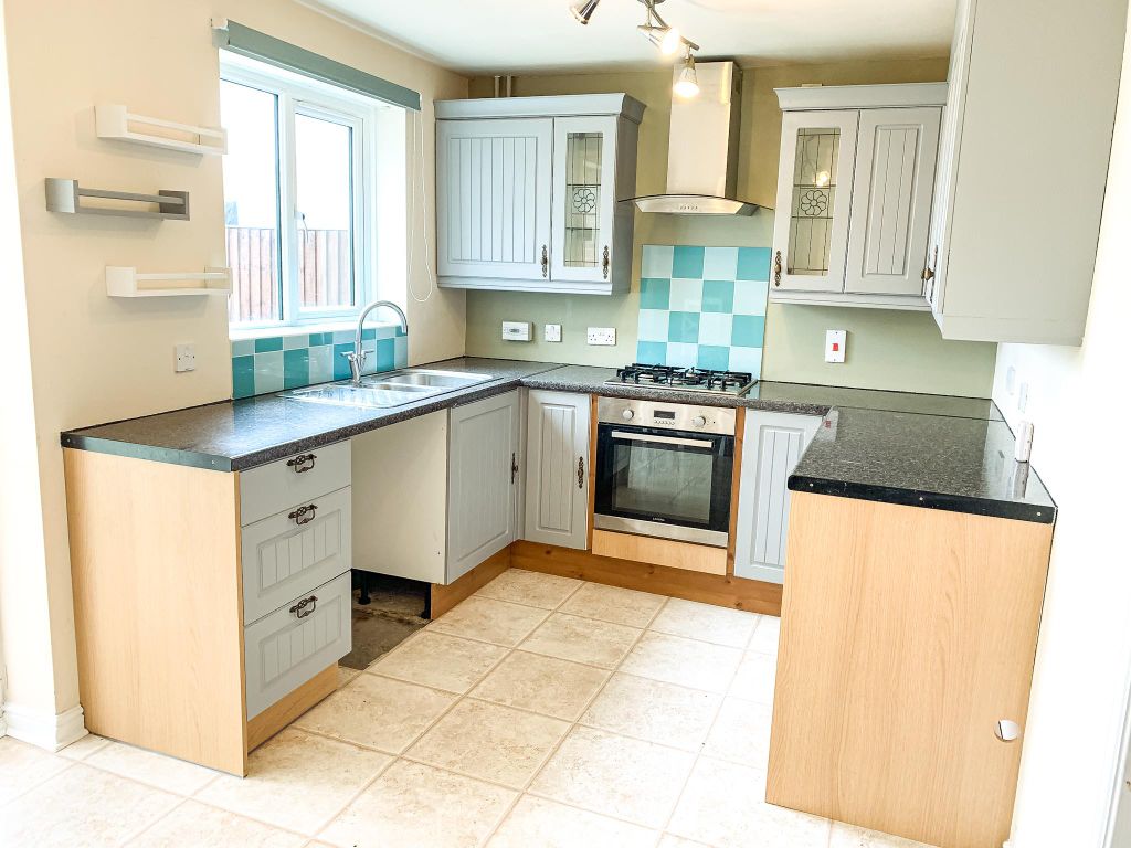Property photo 3 of 17 Kitchen