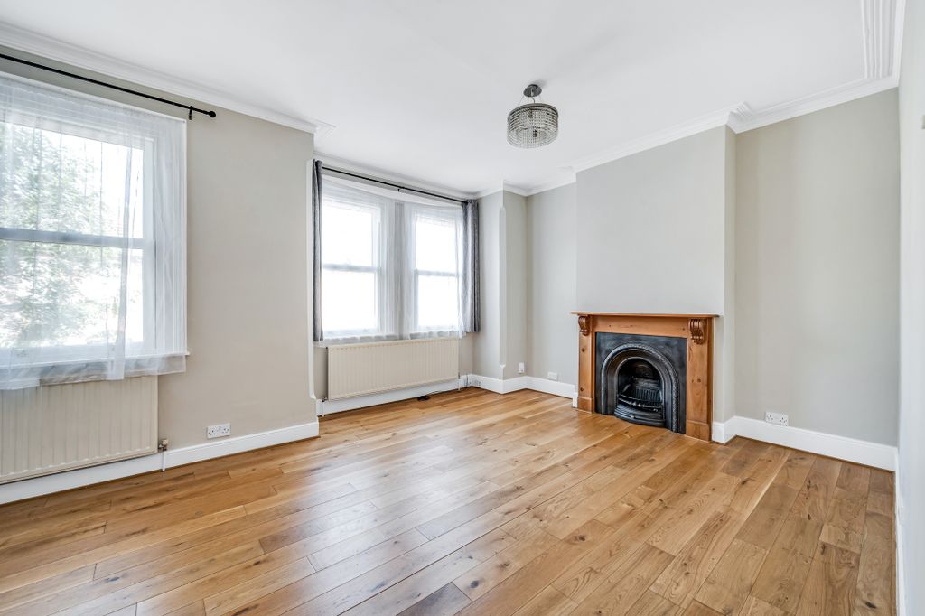 Property photo 1 of 10 Living Room