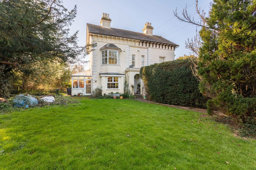 Property photo 1 of 28