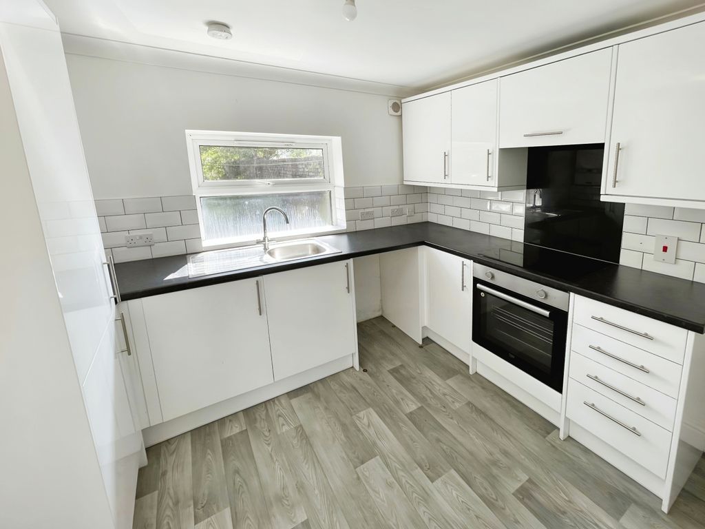 Property photo 3 of 10 Image