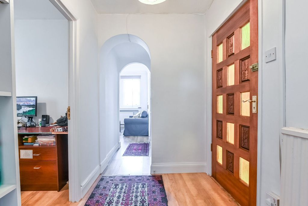 Property photo 2 of 8