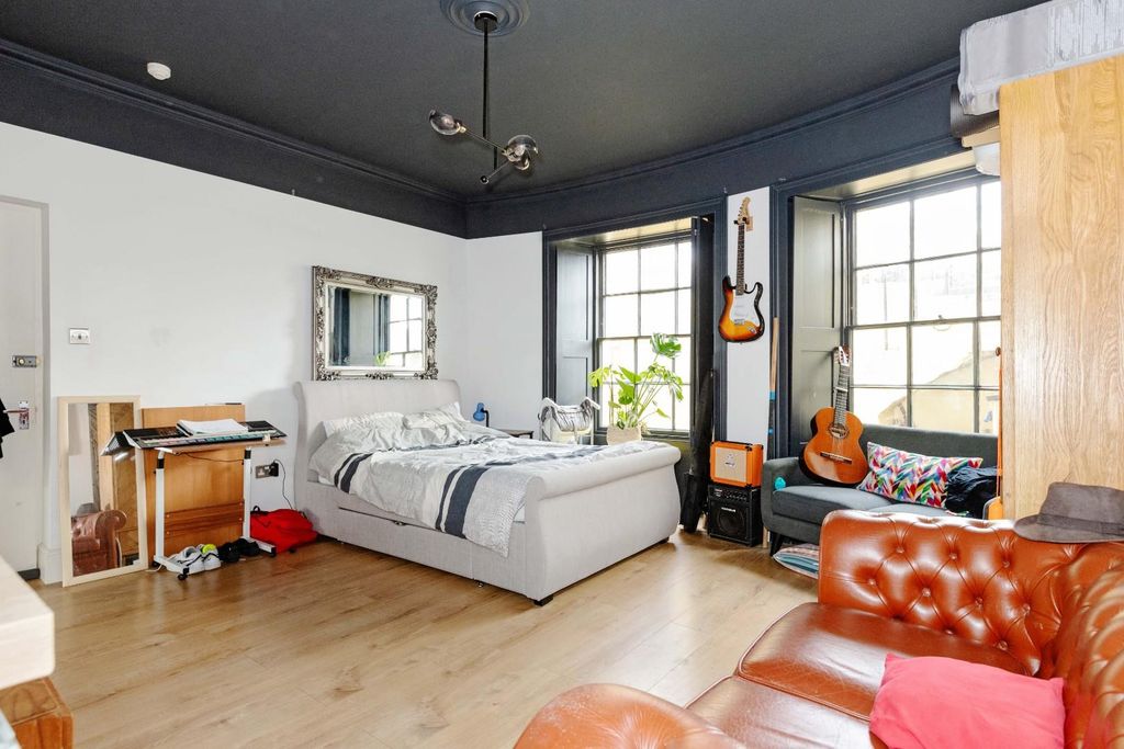 Property photo 3 of 13 1B 56 Brunswick New_3.Jpg