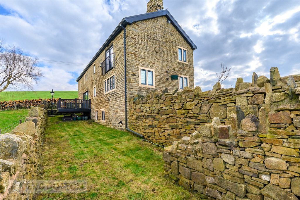 Property photo 1 of 30 Golden Spot