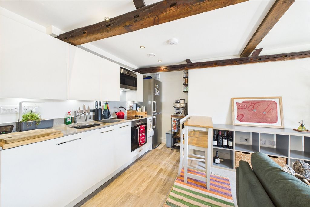 Property photo 2 of 8 Picture No. 23