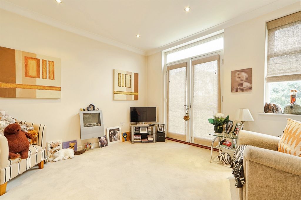 Property photo 2 of 9