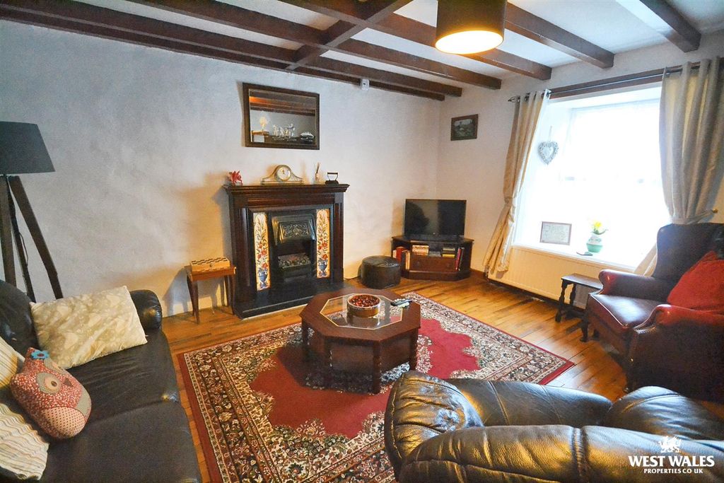 Property photo 3 of 20 Living Room