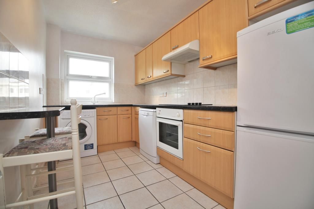 Property photo 3 of 8 Kitchen