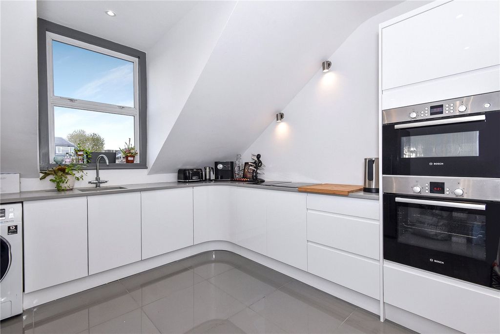 Property photo 3 of 8 Picture No. 02