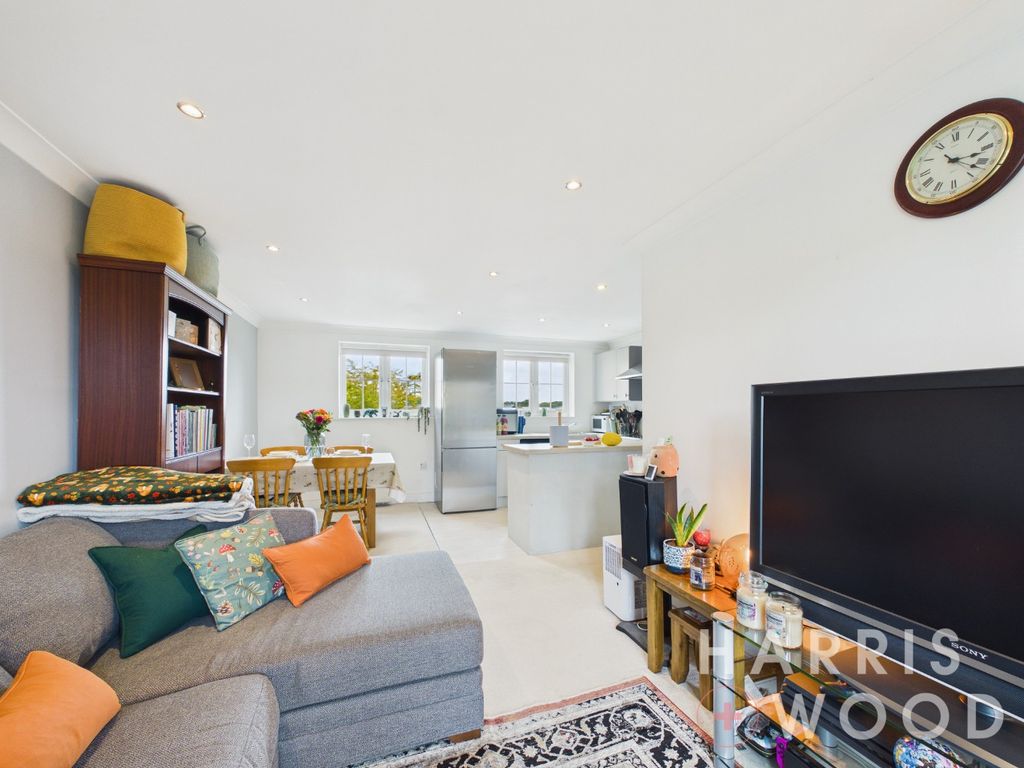 Property photo 2 of 14 5136372