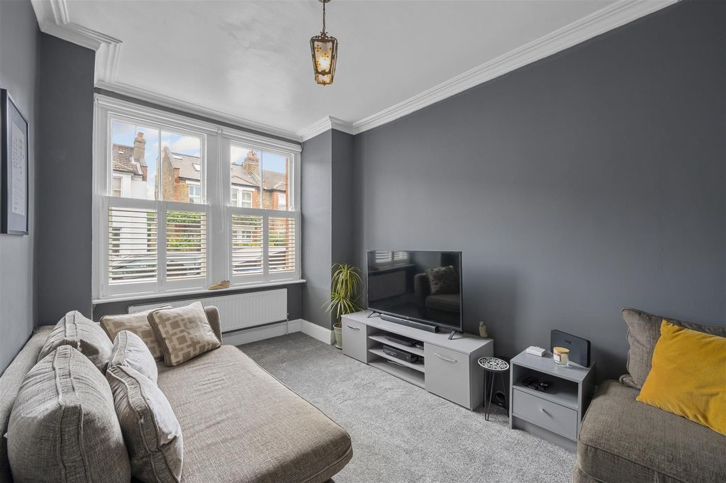 Property photo 2 of 16 Salisbury Road 15 (16 From 27)-1.Jpg