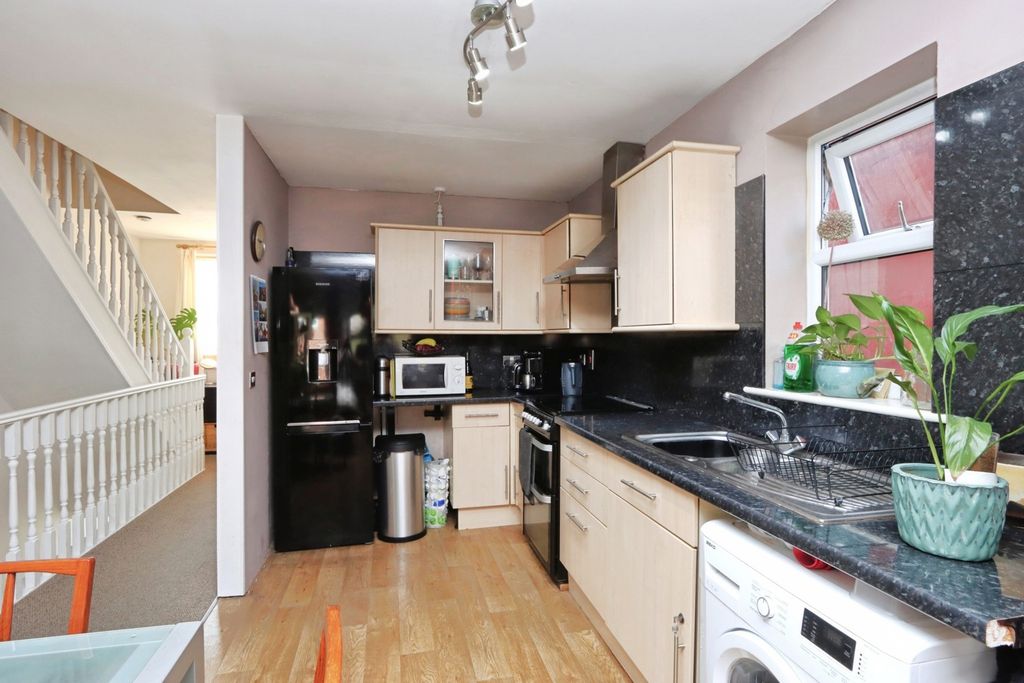 Property photo 3 of 16 Kitchen