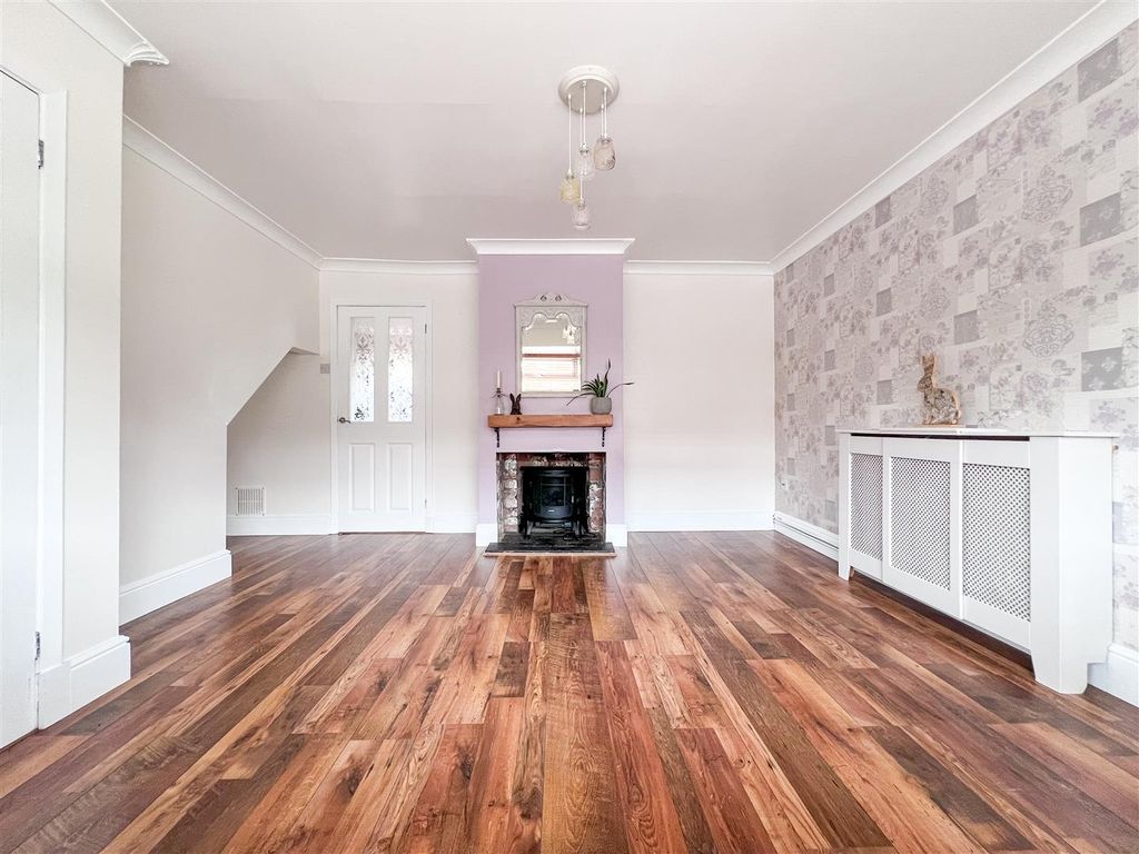 Property photo 2 of 18 Sitting Room