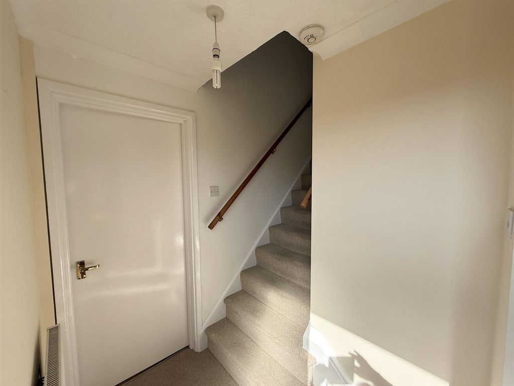 Property photo 3 of 15 Hall.Jpg