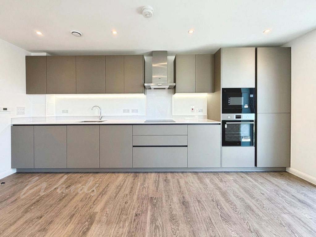 Property photo 3 of 11 Kitchen