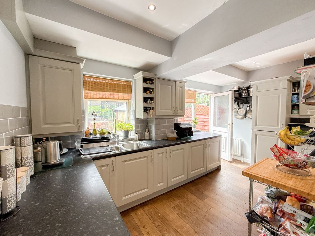 Property photo 3 of 12 Kitchen