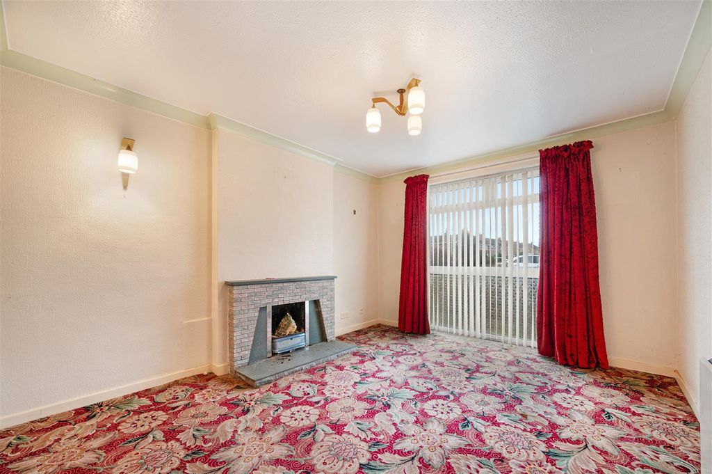 Property photo 2 of 15 Lounge