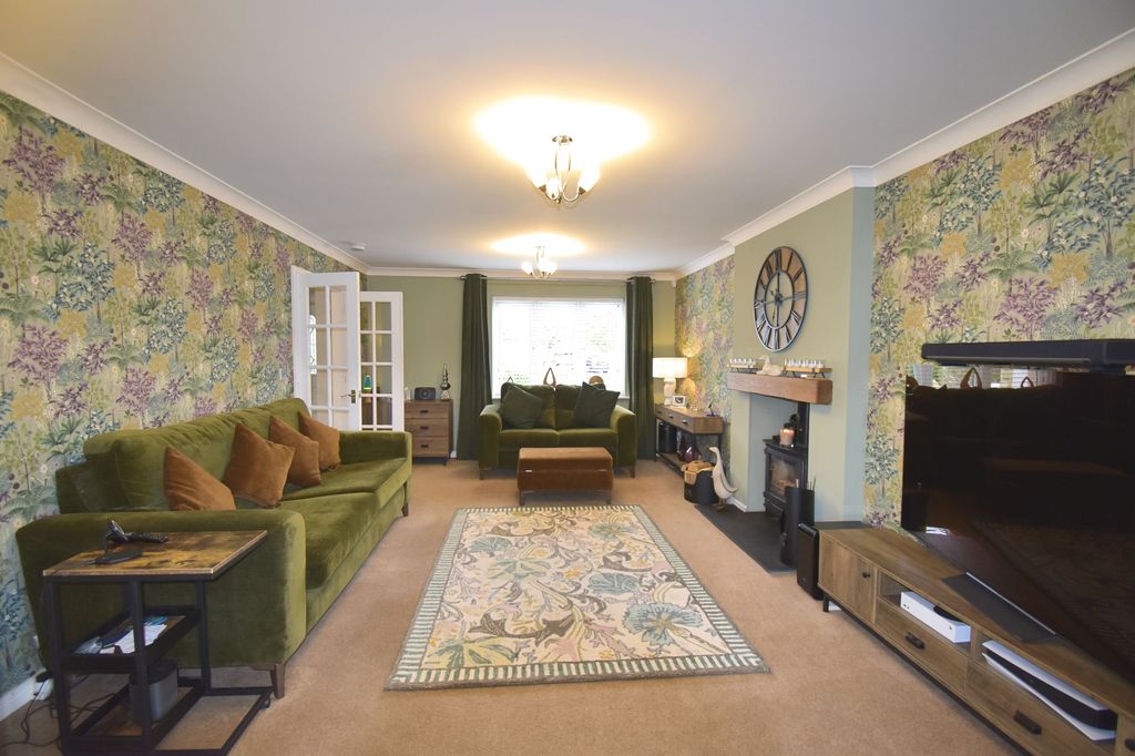 Property photo 2 of 28 Sitting Room