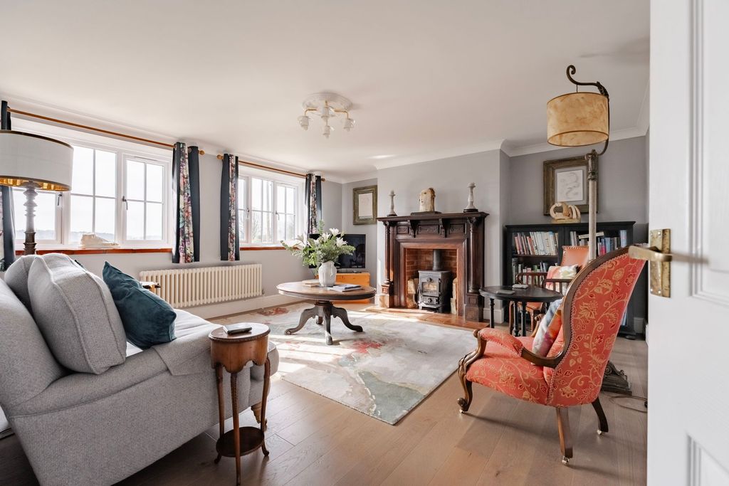 Property photo 3 of 28