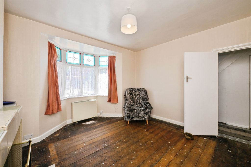 Property photo 2 of 20