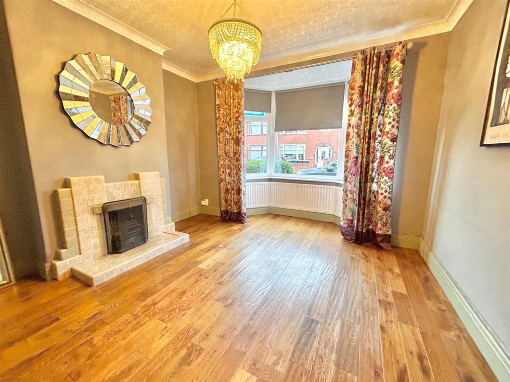 Property photo 3 of 12 Lounge.Jpg