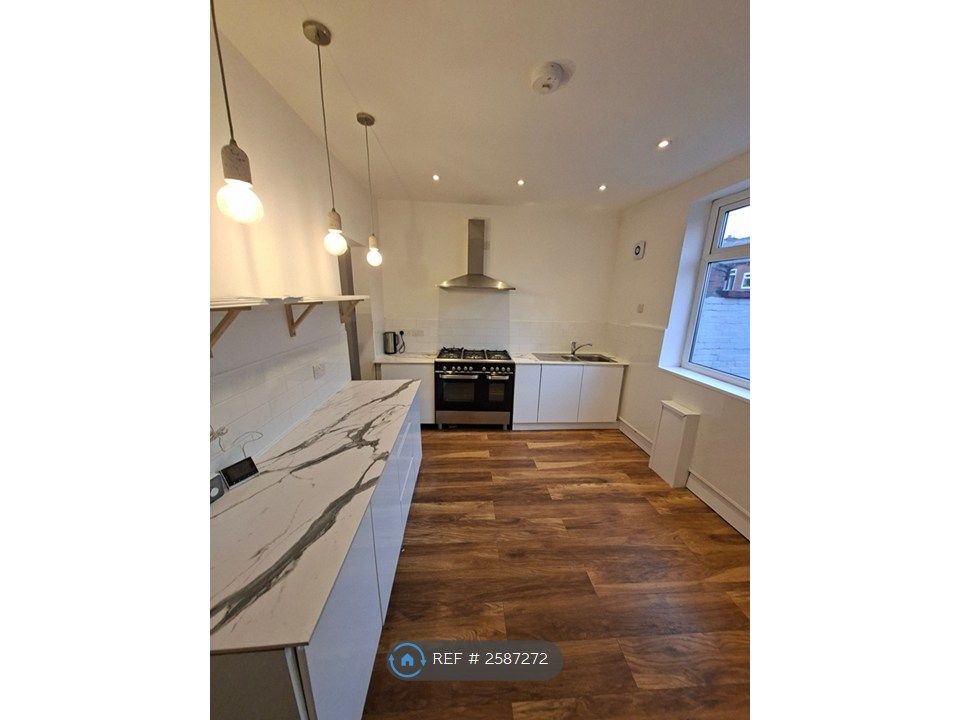 Property photo 1 of 14 Kitchen