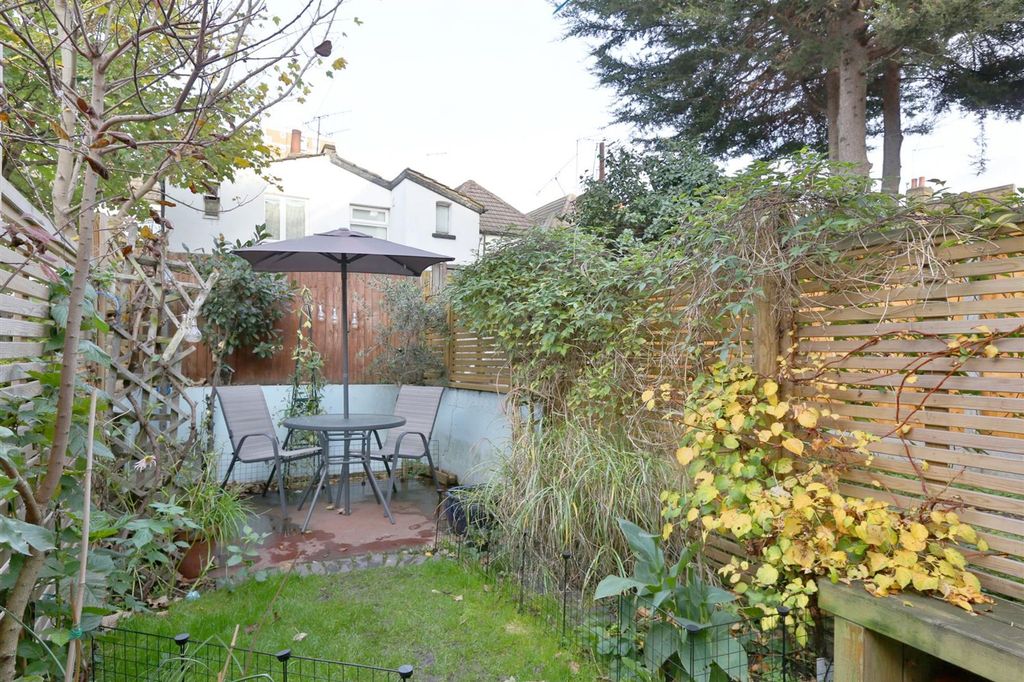 Property photo 2 of 26