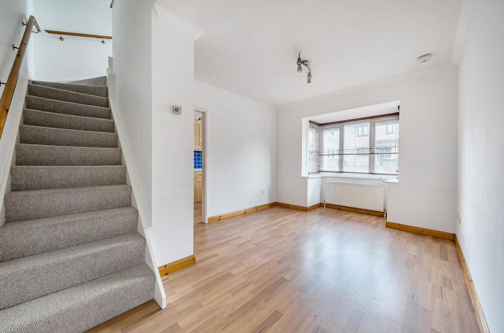 Property photo 3 of 14 1382275-11-69174Df0d0B45.Jpg