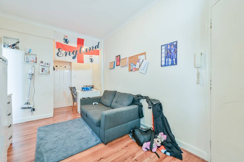 Property photo 2 of 10