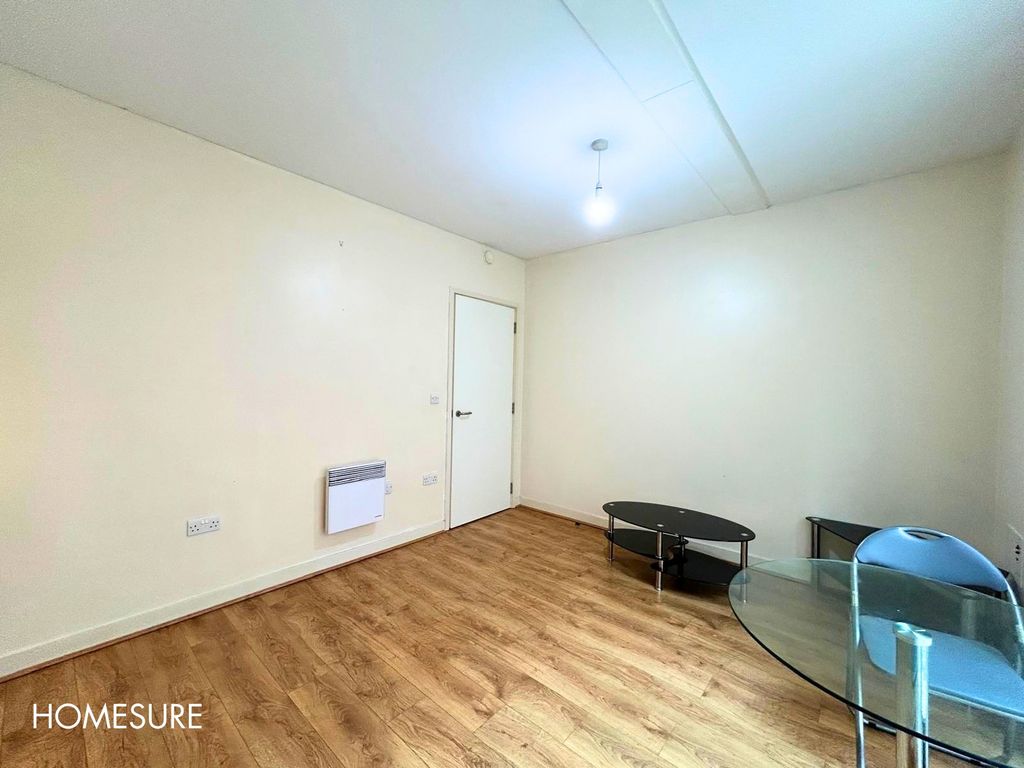 Property photo 3 of 6 Picture No. 01