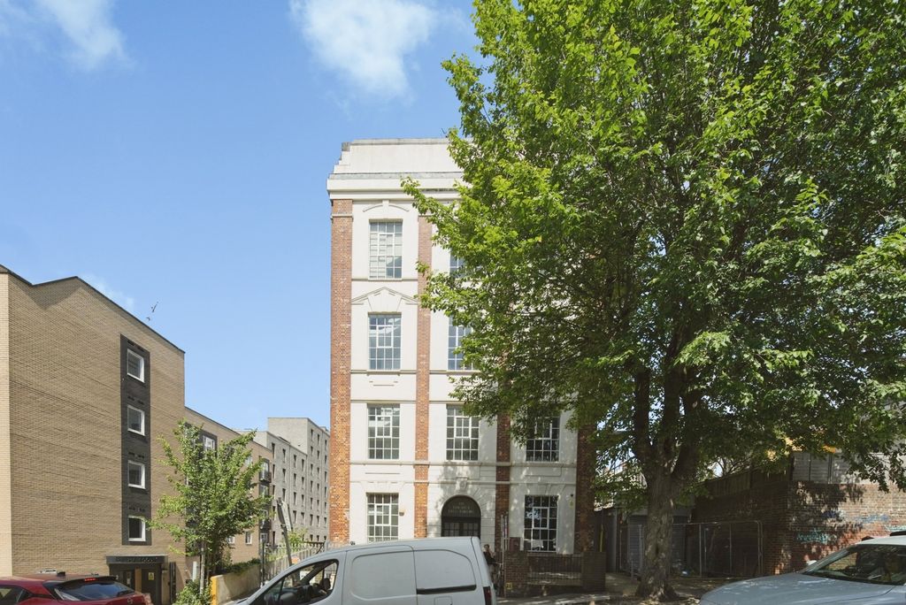 Property photo 2 of 19 Pbox-Img.Jpg