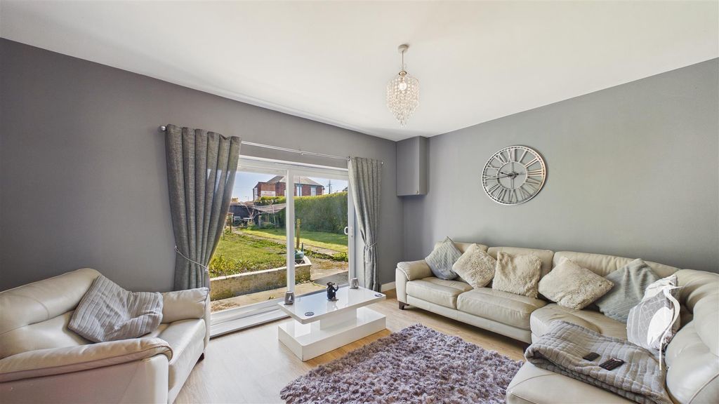 Property photo 2 of 29 Lounge