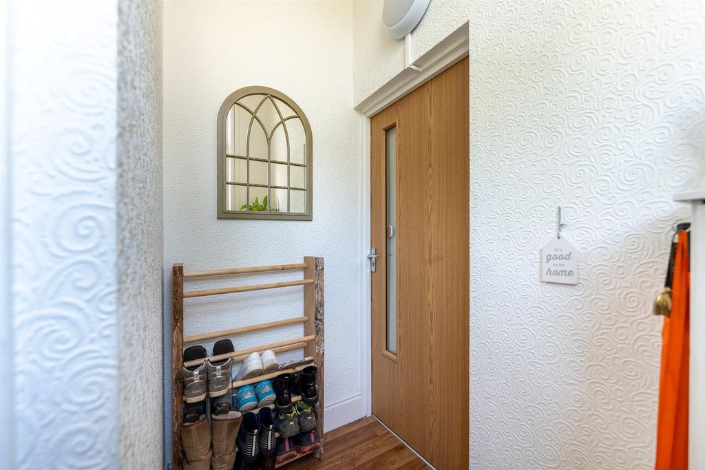 Property photo 3 of 12 Communal Entrance