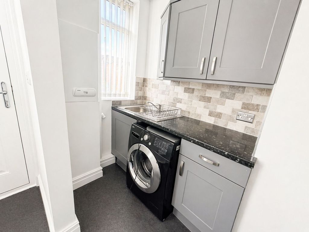 Property photo 2 of 9 Kitchen.