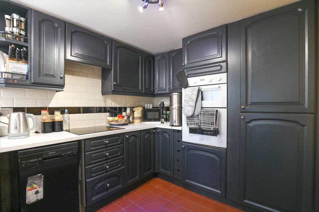 Property photo 3 of 12 Kitchen