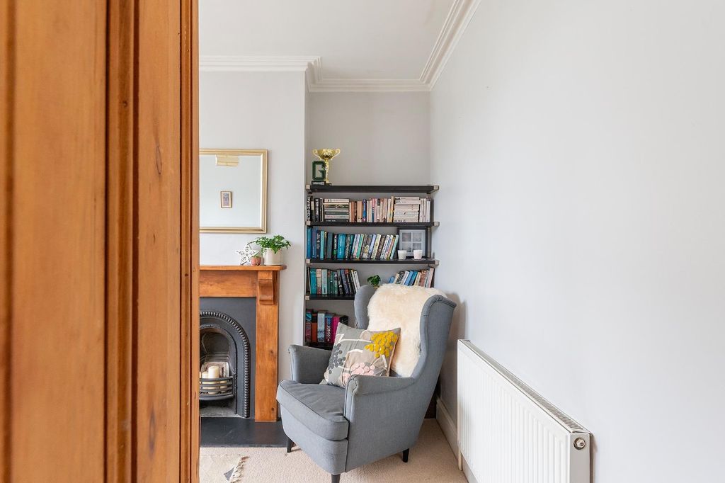 Property photo 3 of 30 0S6Rbn - Living Room E.Jpg