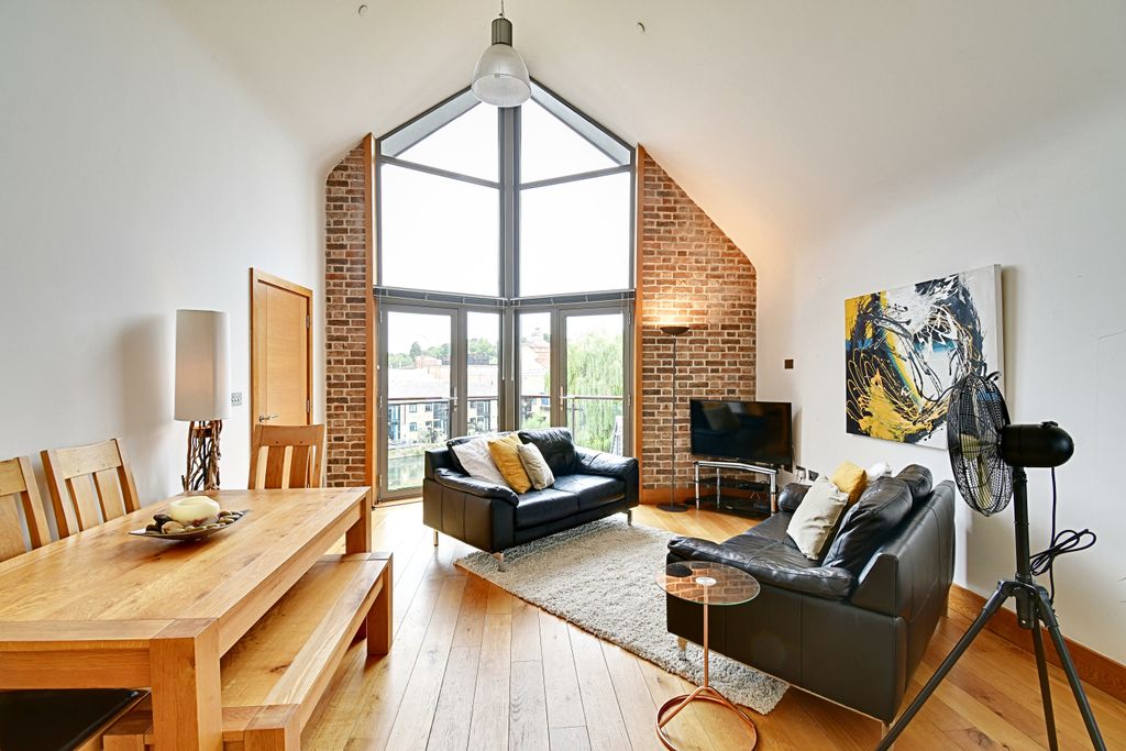 Property photo 3 of 23