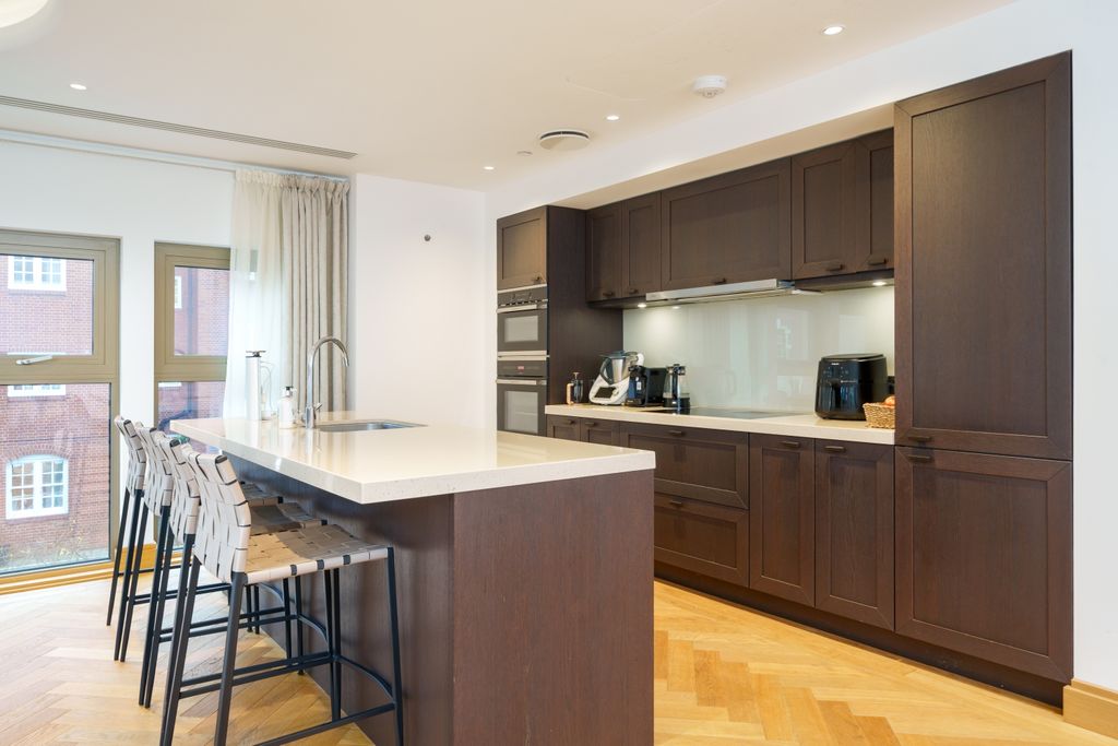 Property photo 2 of 16 Abell House  02 Of 20